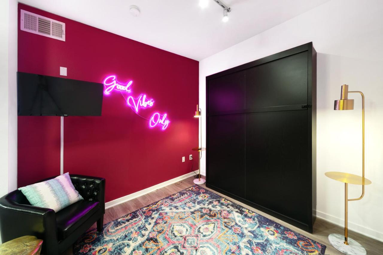 Fairfax District Chic City Oasis 2 Bedroom Apt With Den 136 Los Angeles Exteriér fotografie